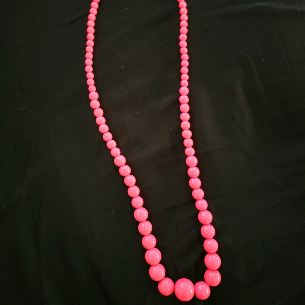 Vintage pink bead necklace